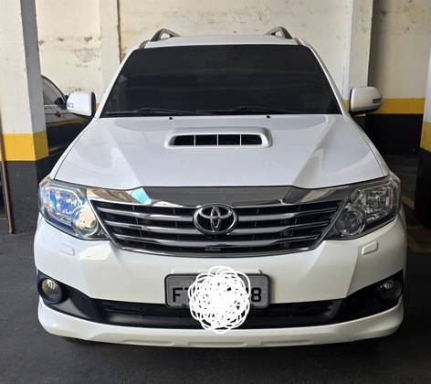 TOYOTA HILUX SW4 3.0 SRV 4X4 7 LUGARES 16V TURBO INTERCOOLER DIESEL 4P AUTOMÁTICO TOYOTA HILUX SW4 3.0 SRV 4X4 7 LUGARES 16V TURBO INTERCOOLER DIESEL 4P AUTOMÁTICO